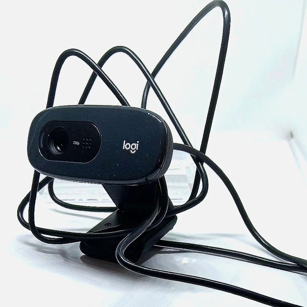Logitech Black Webcam with USB Connectivity and Glossy Finish New $35